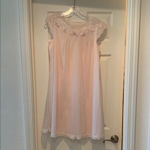 Elegant Vintage, Pale Pink, Lace Nightgown - Size Small